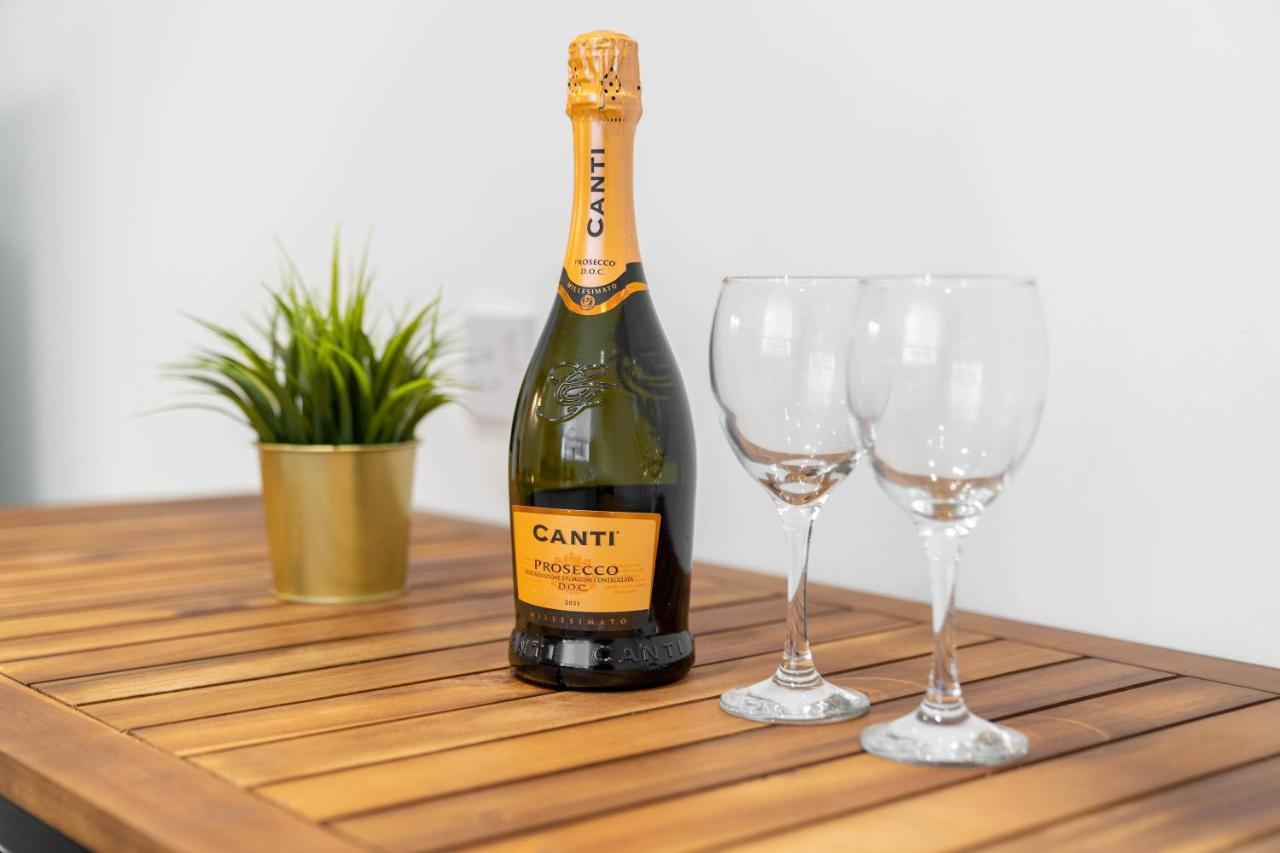 Two Bedroom Apartment - En Suites - Smart Tv'S - Wifi - Netflix - Bearwood Birmingham Eksteriør billede