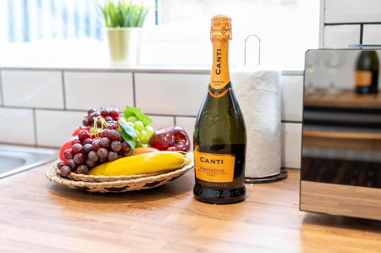Two Bedroom Apartment - En Suites - Smart Tv'S - Wifi - Netflix - Bearwood Birmingham Eksteriør billede